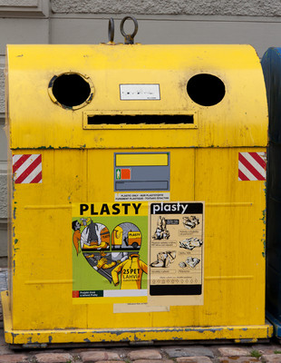 Kontejner na tříděný plast s návodem k třídění Kontejner na tříděný plast s návodem k třídění